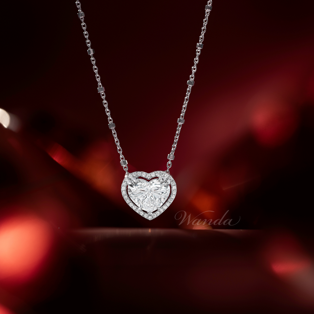 Kilau Abadi di Garis Leher: Menjelajahi Keindahan dan Model Kalung Emas