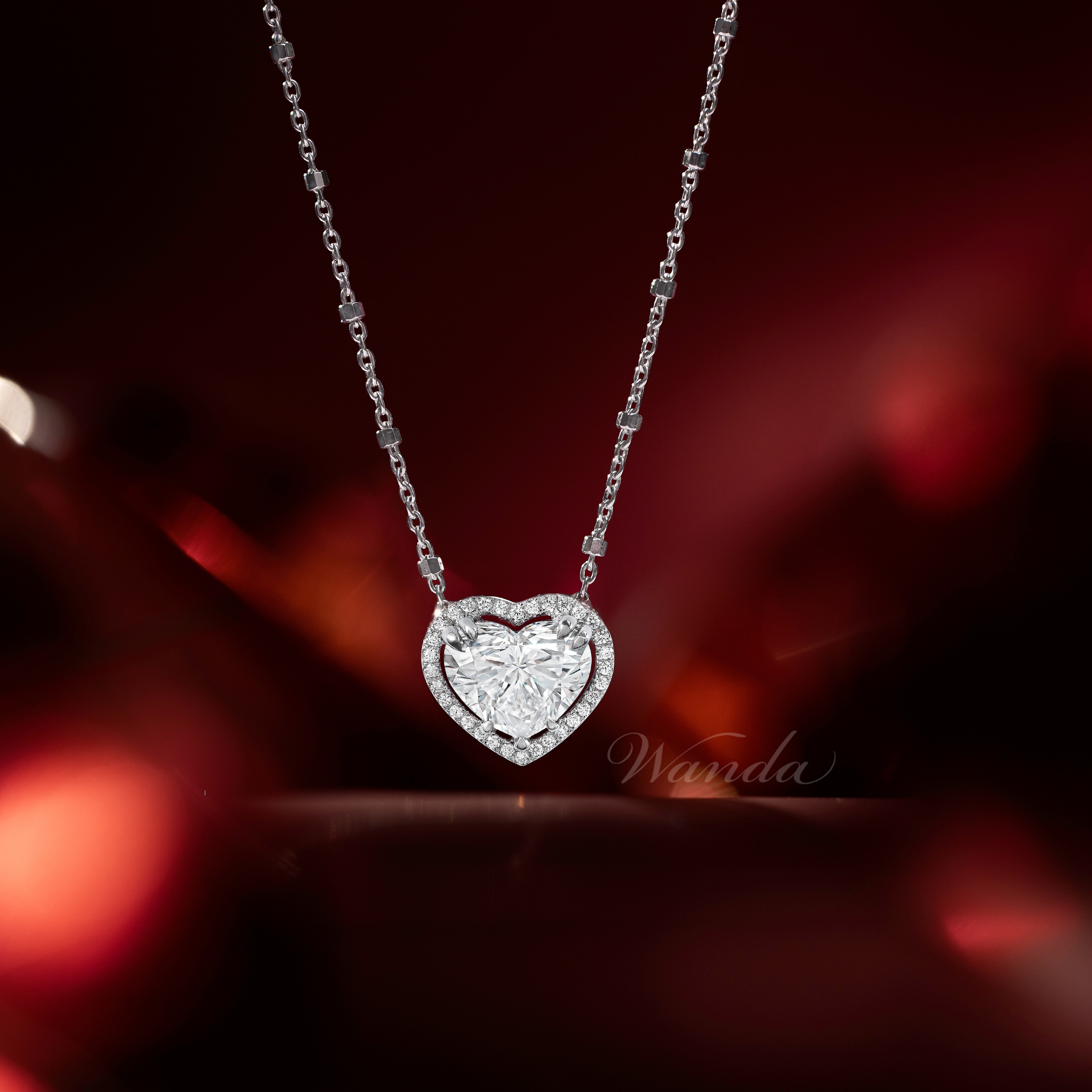 Kilau Abadi di Garis Leher: Menjelajahi Keindahan dan Model Kalung Emas