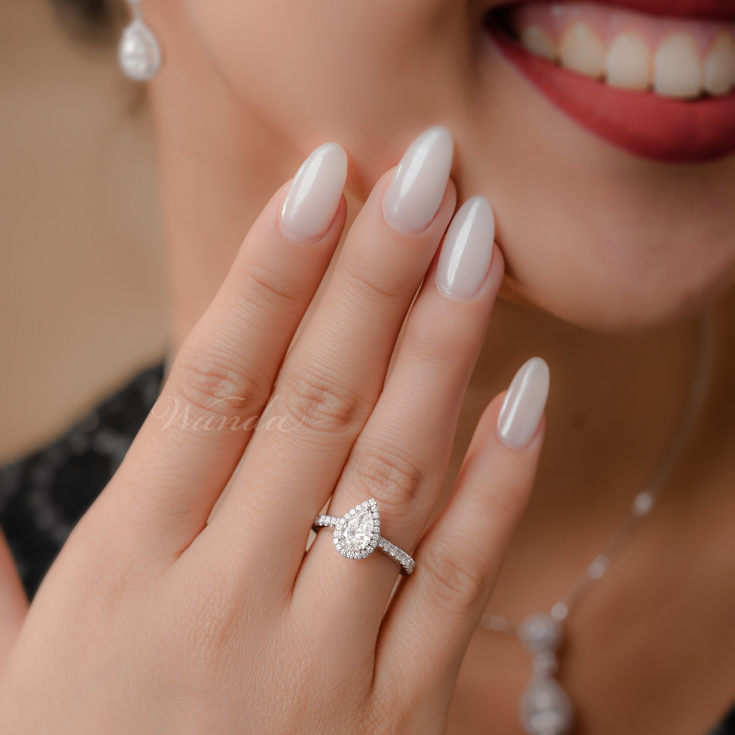 Cincin Solitaire: Simbol Cinta Abadi yang Tak Lekang oleh Waktu