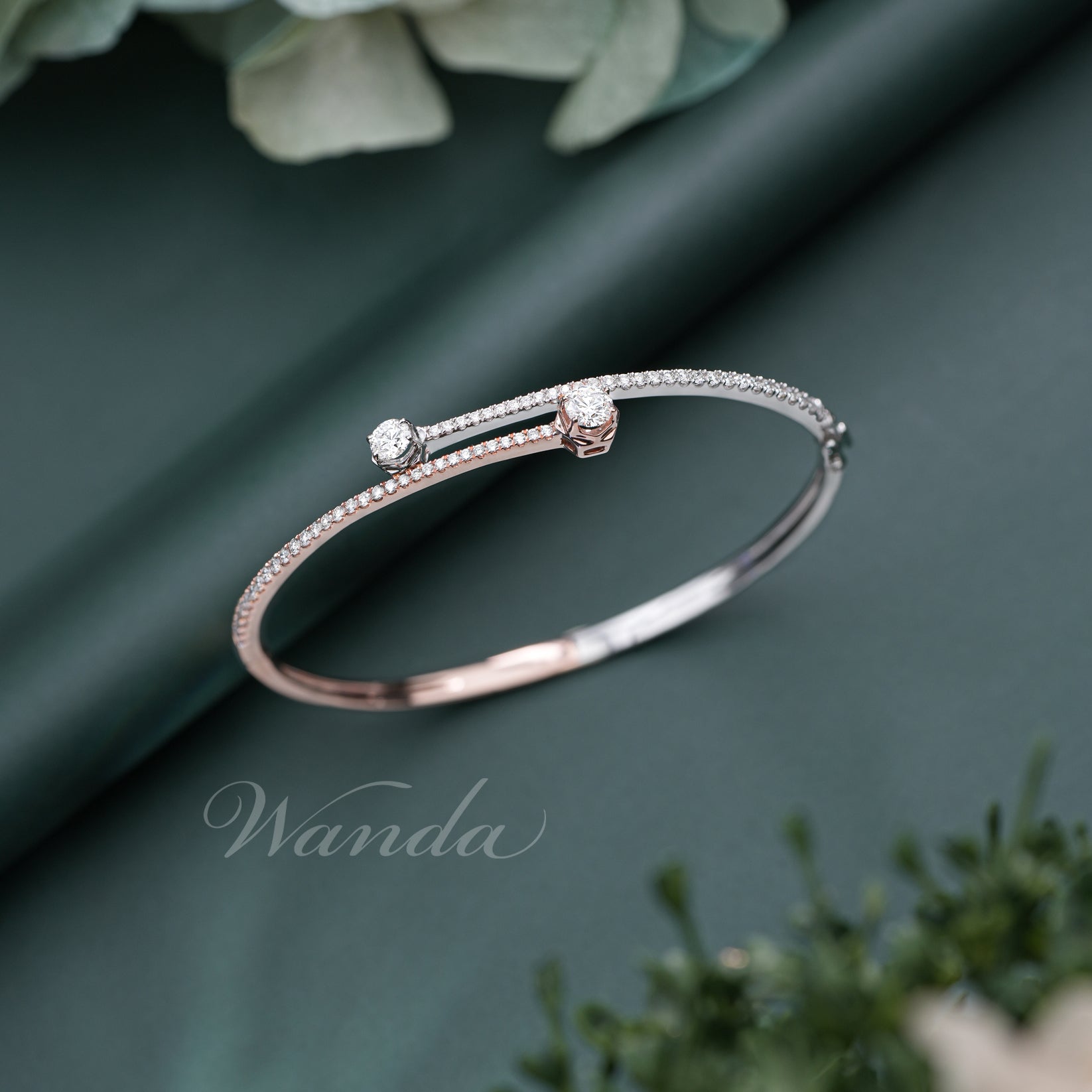 memilih warna rose gold atau white gold