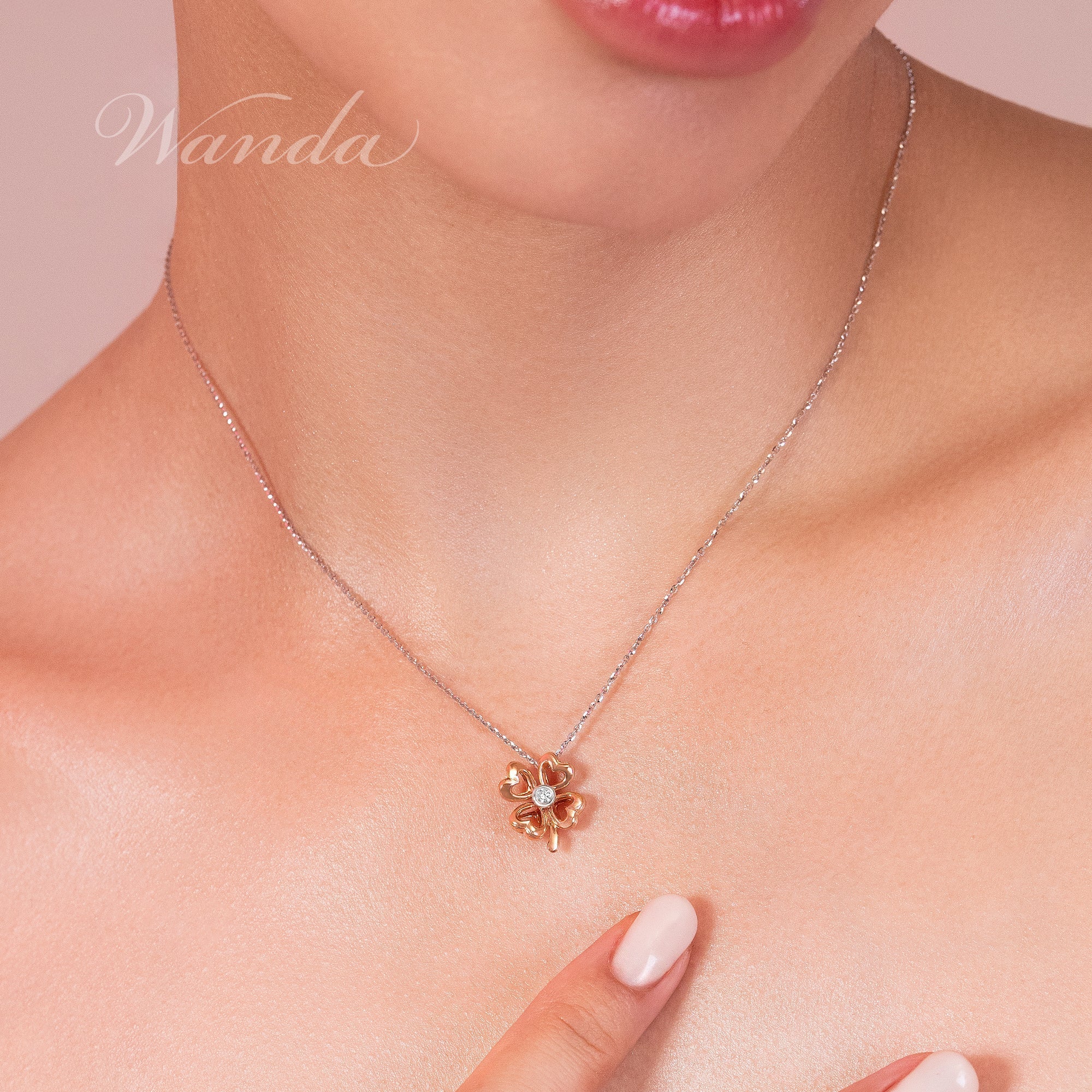 More is More! Biar Leher Kamu Gak Sepi dengan Trik Stacking Kalung