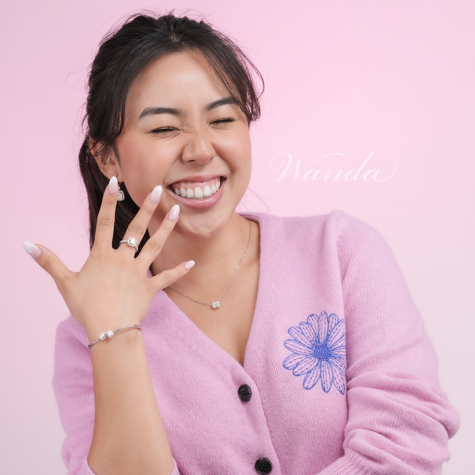 perhiasan berlian wanita elegan